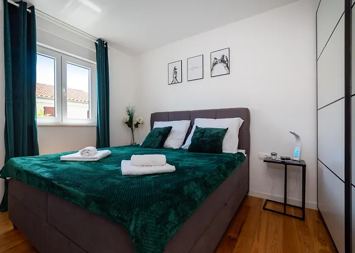 Apartment Rooftop Horizon *