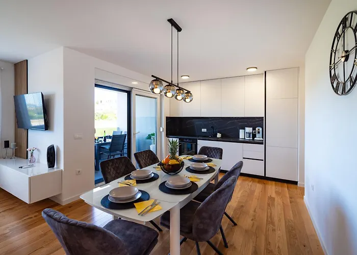 Rooftop Horizon Apartment *